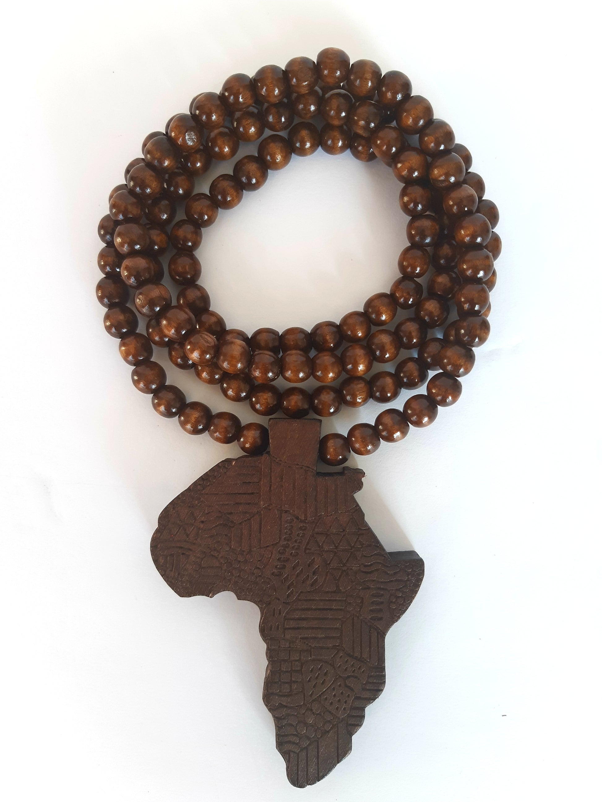 This handmade necklace gives an accent to your accessories. It come in four colors as shown on the pictures. It is made out of good quality basswood.