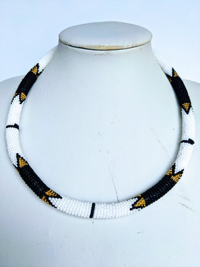 Two in one this necklace can be use as necklace or headband.  It is handmade out of glass bead with adjustable loop at the back. The necklace is about 59 cm long.