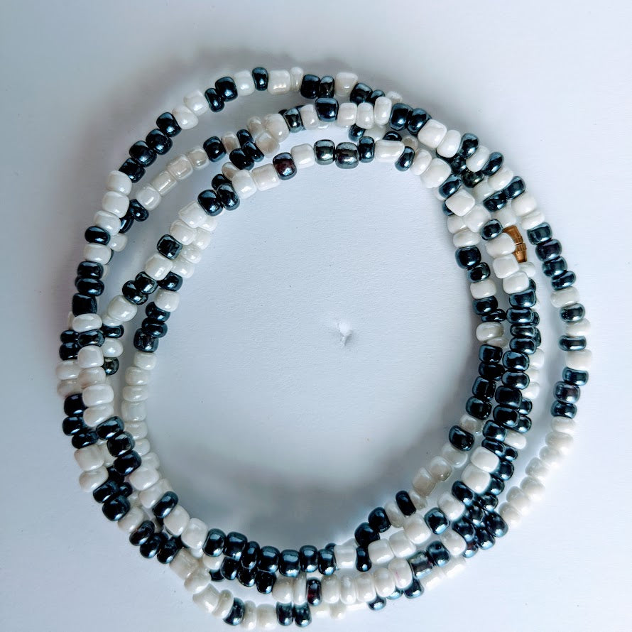 This beautiful waist beads are handmade in Cameroon using glass beads  Approximately 100 cm long with clasps. The beads are used for beauty and for weight loss. They make the waist noticeable and sexy.