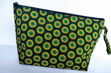 Load image into Gallery viewer, Shweshwe Toiletry Bag