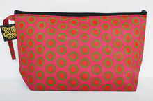 Load image into Gallery viewer, Shweshwe Toiletry Bag